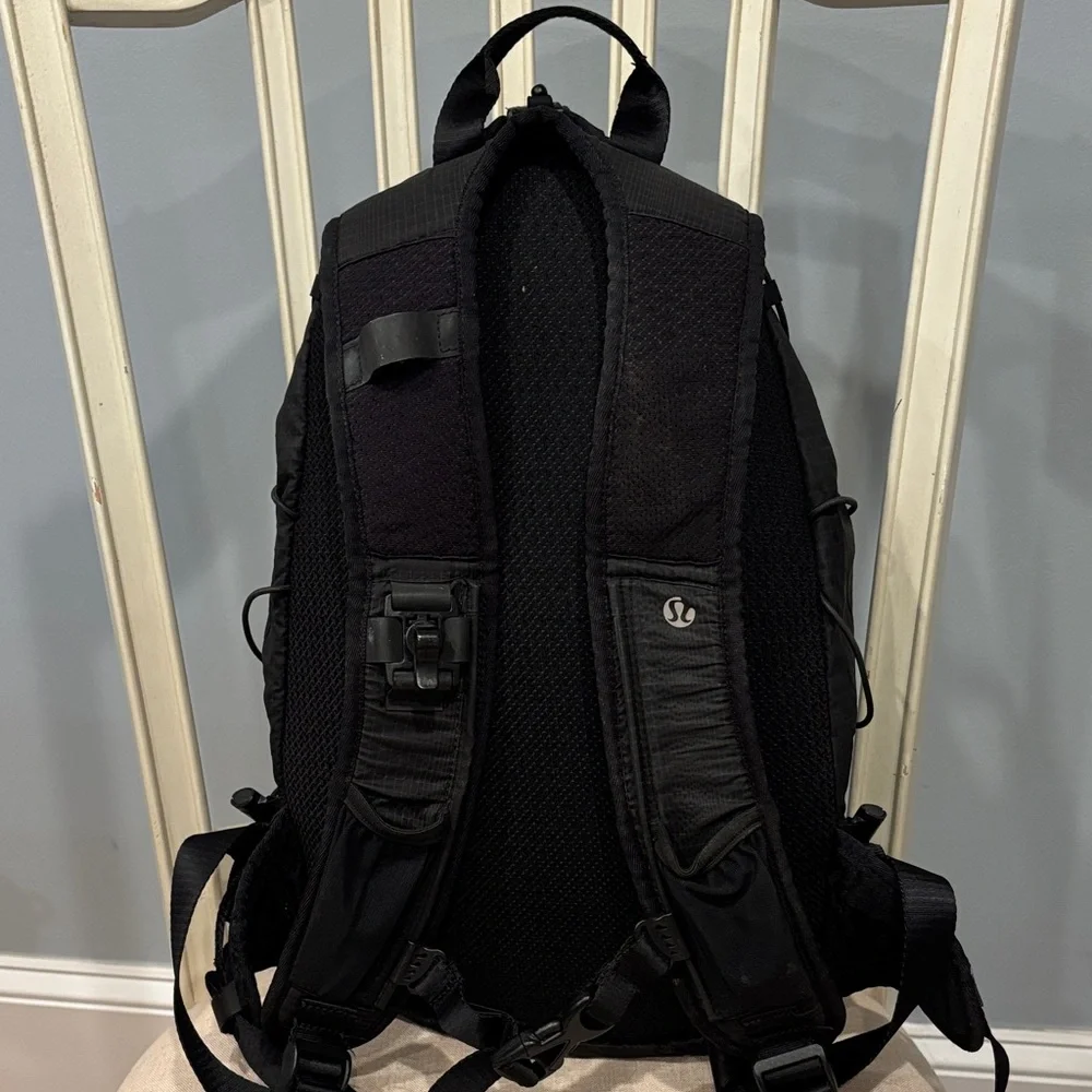 lululemon athletica Center-Zip Black Hiking Backpack